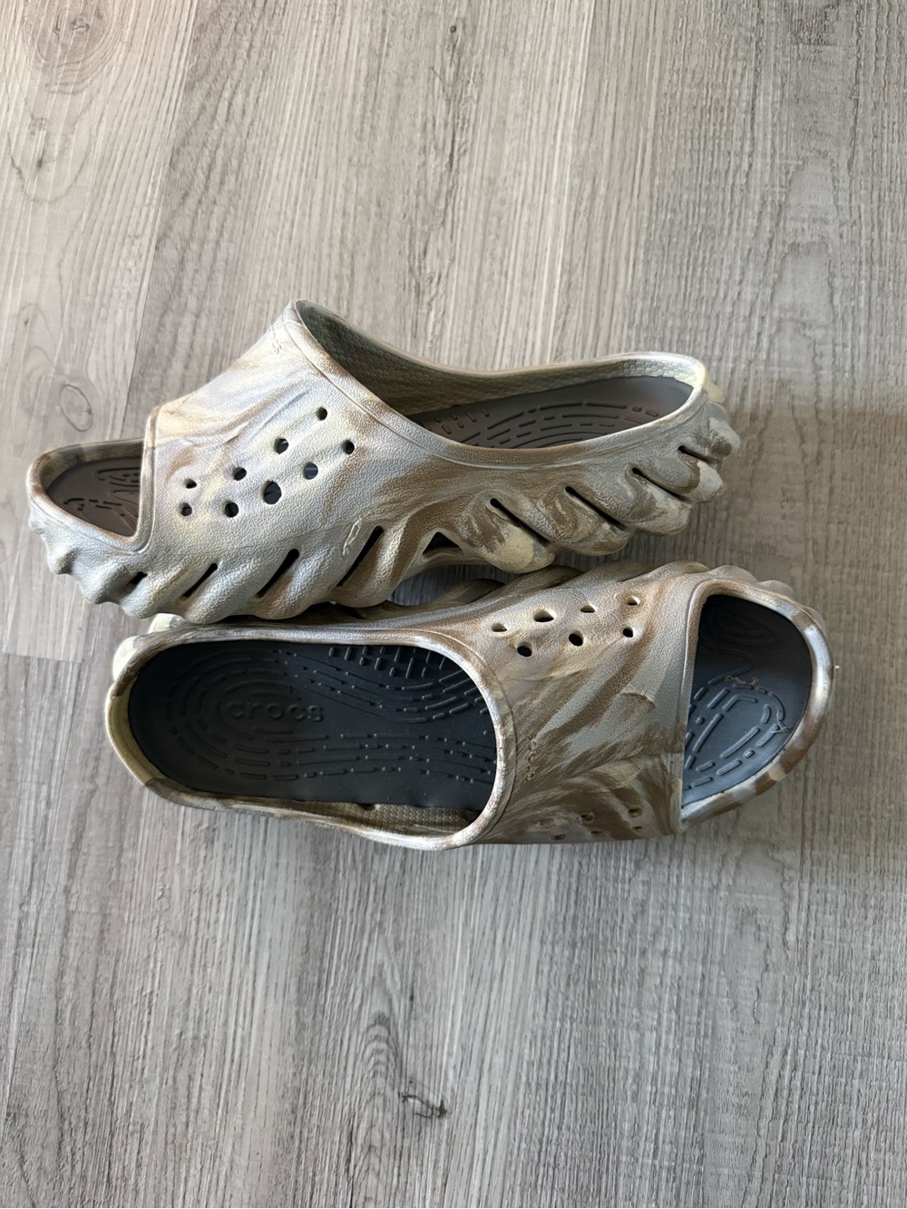 CROCS Marbled Tan and Gray Slide Sandals - Picture 2 of 7